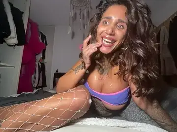 Stripchat Live Sex Cam of Tyraride