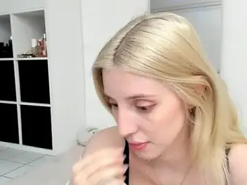Stripchat Sex Cam of KenzieDawton