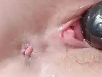 Stripchat Live Sex Cam of Krismil3