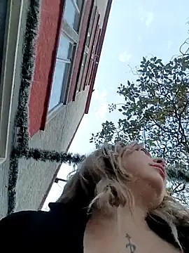 Stripchat Nude Webcam of madelaine-