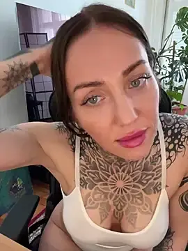 Stripchat Sex Cam of Elenascrib