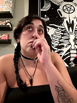 Stripchat Live Sex Cam of ThicBunz