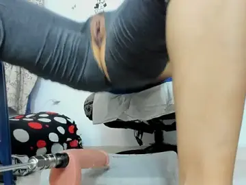 Stripchat Sex Chat of isa_loves_cum