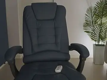 Stripchat Sex Cam of Yvonna_One