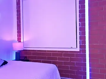 Stripchat Live Sex of mandi4pole_