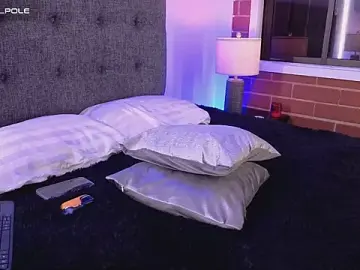 Stripchat Free Live Porn of mandi4pole_