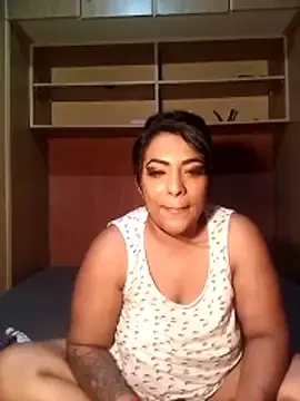 Stripchat Sex Cam of indianstormxo_