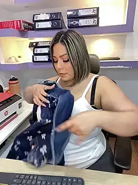 Stripchat Live Porn of isabella_horney_