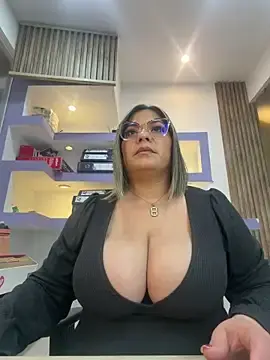 Stripchat Free Live Porn of isabella_horney_