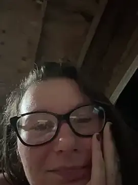 Stripchat Live Sex Cam of amiralily9