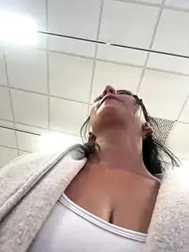 Stripchat Adult Webcam of Ninabigtitied