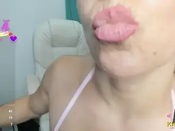 Stripchat Watch Live Sex Cams of lissglow