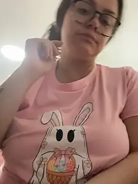 Stripchat Adult Webcam of mommyxxmilkerxx