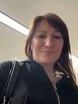 Stripchat Live Sex Cam of ZhenjaPoledance