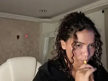 Stripchat Adult Webcam of loly_marce