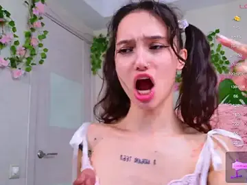 Stripchat Sex Cam of MyLou_