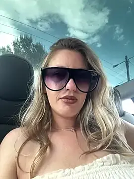 Stripchat Live Sex of Megan_off