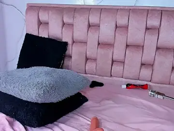 Stripchat Free Live Porn of Emma_Evelyn