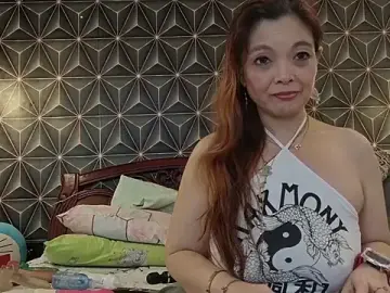 Stripchat Sex Cam of yummymeily