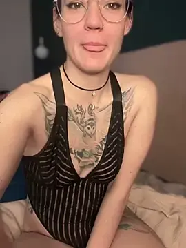 Stripchat Free Porn Cam of MeekyRich