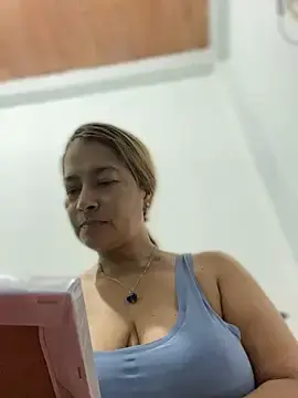 Stripchat Free Porn Cam of Jlo_69
