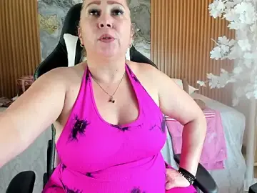 Stripchat Live Sex Cam of Danna_topless