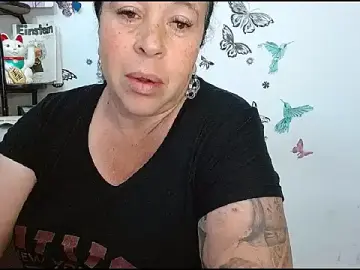 Stripchat Live Sex Cam of LauraMallioni