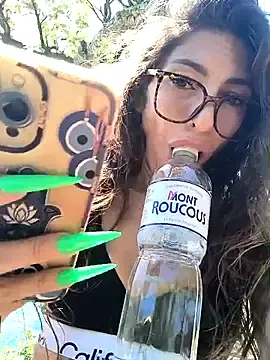Stripchat Watch Live Sex Cams of Amani_thewolf