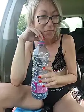 Stripchat Live Porn of Timide_girl17