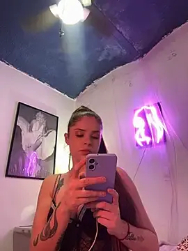 Stripchat Live Porn of LoganPeny