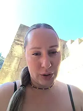 Stripchat Adult Webcam of Mona_Plus