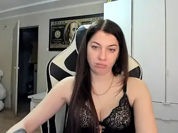 Stripchat Live Sex Cam of EmiLovsi