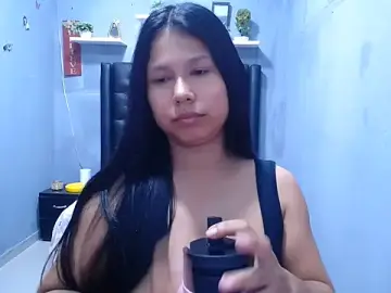 Stripchat Free Porn Cam of Letty_Plugxo