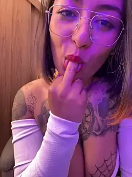 Stripchat Adult Webcams of Rae_Lil_White
