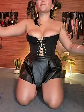 Stripchat Live Sex of yey_bdsm