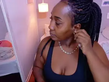 Stripchat Live Sex Cam of kiara_evanss