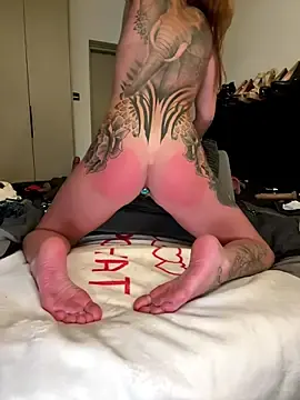 Stripchat Watch Live Sex Cams of Laurahorney_xo