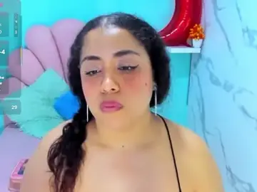 Stripchat Free Porn Cam of cristal_horny19