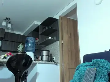 Stripchat Live Sex Cam of Bessie32