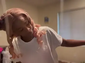 Stripchat Free Porn Cam of Cum2Charm