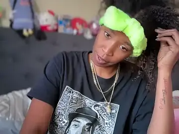 Stripchat Sex Cam of Cum2Charm