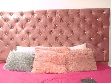 Stripchat Live Sex Cam of SsofiCollins