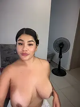 Stripchat Free Porn Cam of Issane_Peru