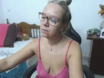 Stripchat Free Porn Cam of yeslluisa