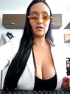 Stripchat Adult Video Chat of Esmeralda333