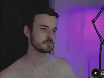 Stripchat Live Sex Cam of Breezee_