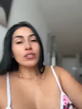 Stripchat Free Porn Cam of areviklusine1
