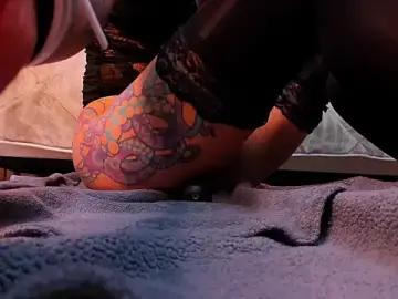 Stripchat Watch Live Sex Cams of kira_moon__