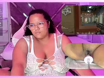 Stripchat Free Porn Cam of MhiaRey