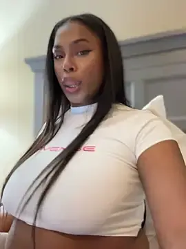 Stripchat Live Sex Cam of CandyLuxxxx